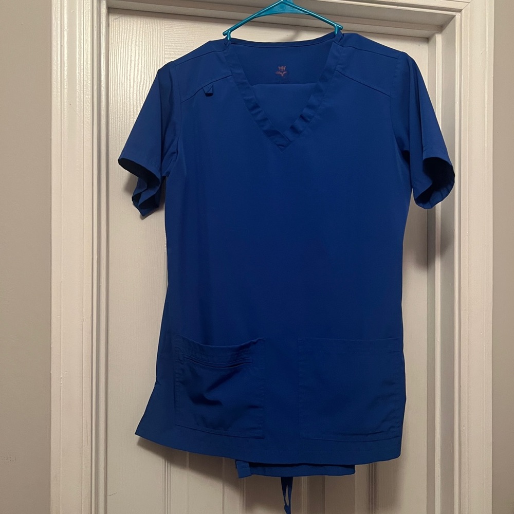 Scrub set